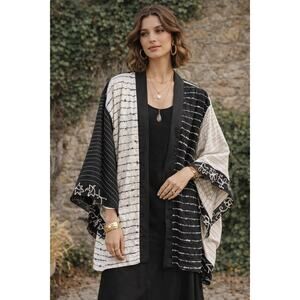 Mirasol Womens 100% silk Quilted Kimono Jacker Size M Black White Artsy Boho